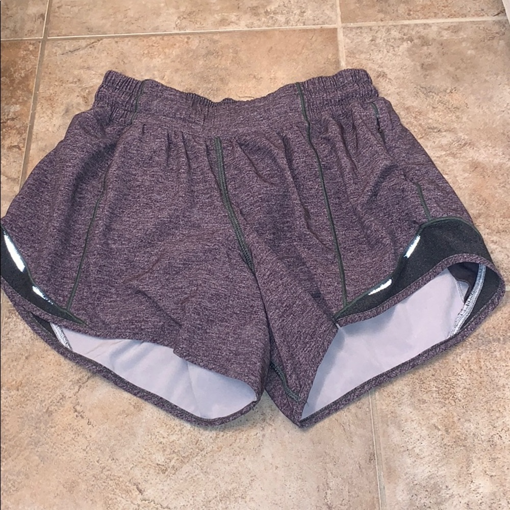Lulu Lemon Hotty Hot Short 4 inches size 4